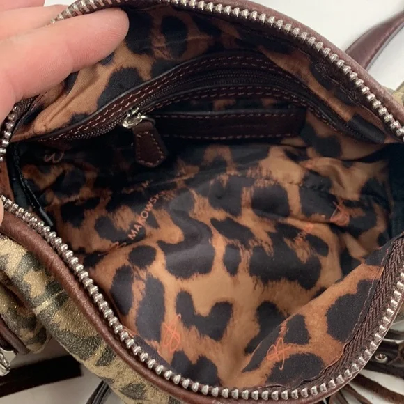 B Makowsky Leopard Print leather trim Fringe tassel Barrel bag Zip Crossbody - Picture 10 of 16